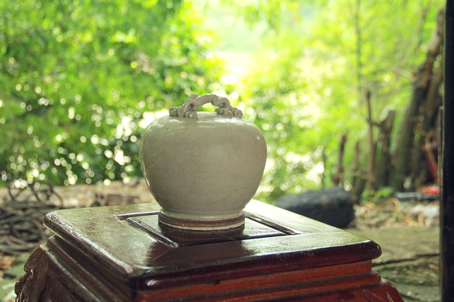 Bắc Giang: Kỳ lạ người đ&agrave;n &ocirc;ng lưu giữ kho cổ vật h&agrave;ng ngh&igrave;n năm chất đống quanh nh&agrave; - Ảnh 13.