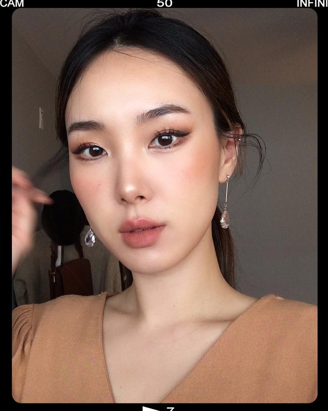 Chọn đ&uacute;ng kiểu khuy&ecirc;n tai ph&ugrave; hợp với d&aacute;ng mặt, nhan sắc của bạn chắc chắn sẽ thăng hạng ng&ugrave;n ngụt - Ảnh 1.