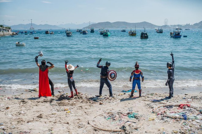 Hành trình ý nghĩa của nhóm “siêu anh hùng” dọn sạch rác nhựa trên bờ biển - Ảnh 11.