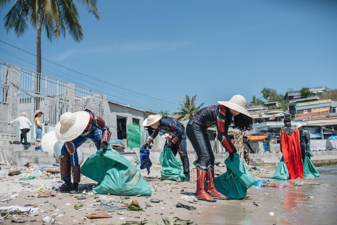 Hành trình ý nghĩa của nhóm “siêu anh hùng” dọn sạch rác nhựa trên bờ biển - Ảnh 13.
