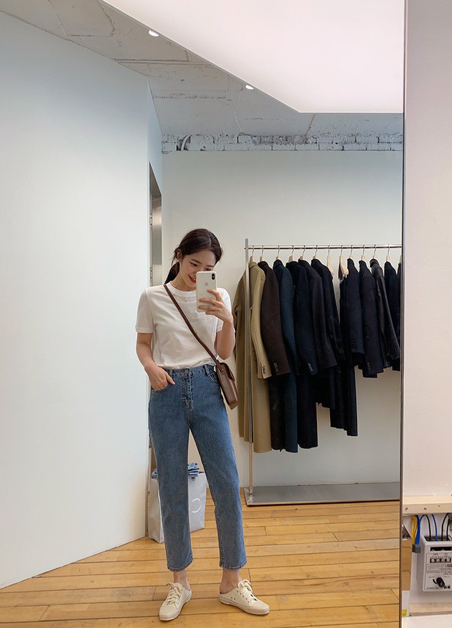 Th&ecirc;m tips mặc đẹp từ style tưởng như phi thực tế của c&aacute;c C&ocirc;ng nương: 3 mẫu gi&agrave;y kết hợp cực nuột với quần jeans - Ảnh 3.