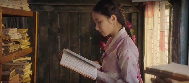 Tân Binh Sử Học Goo Hae Ryung: Cha Eun Woo bị Shin Se Kyung ném đá “sấp mặt” vì viết sách quá dở! - Ảnh 9.