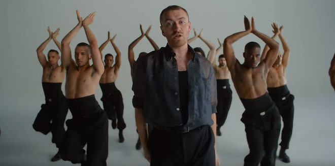 C&ocirc;ng khai đồng t&iacute;nh từ l&acirc;u, Sam Smith vẫn g&acirc;y shock khi bung lụa vũ đạo nhiệt t&igrave;nh trong MV mới! - Ảnh 4.
