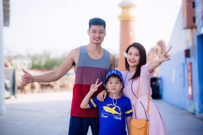 Vừa được bố Sơn khuy&ecirc;n &ldquo;rượu ngon chỉ d&agrave;nh cho người xứng đ&aacute;ng&rdquo;, Bảo Thanh lập tức đăng ảnh hạnh ph&uacute;c b&ecirc;n &ocirc;ng x&atilde; chứng minh t&igrave;nh cảm! - Ảnh 2.