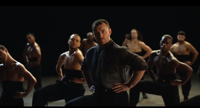 C&ocirc;ng khai đồng t&iacute;nh từ l&acirc;u, Sam Smith vẫn g&acirc;y shock khi bung lụa vũ đạo nhiệt t&igrave;nh trong MV mới! - Ảnh 3.