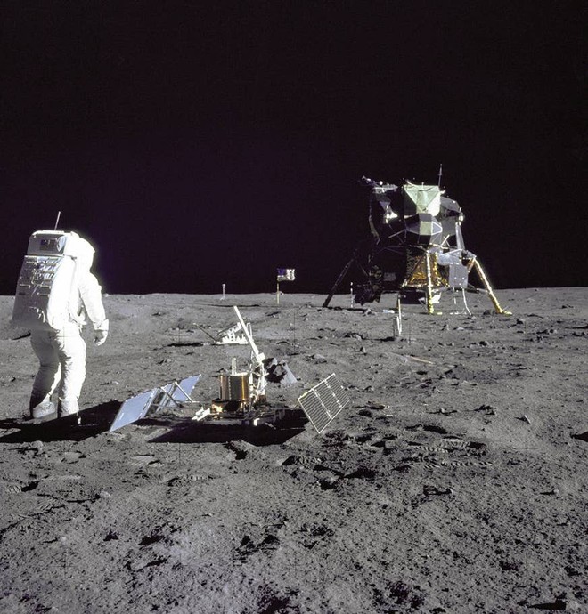 Những khoảnh khắc lịch sử khi loài người đặt chân lên Mặt Trăng 50 năm trước - Ảnh 18.