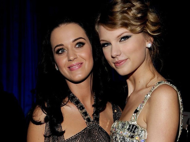 Ai mà ngờ được Katy Perry và Taylor Swift hóa thù thành bạn chỉ nhờ... mấy chú mèo con của Rắn chúa - Ảnh 1.