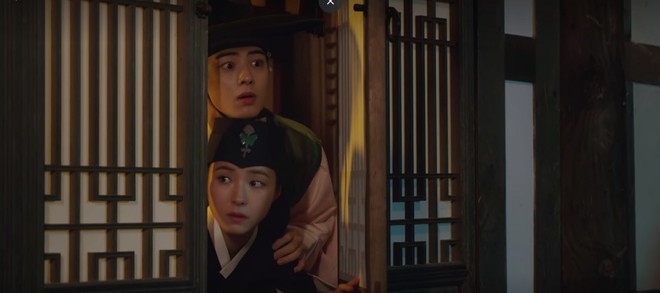 Tân Binh Học Sử Goo Hae Ryung: Shin Se Kyung bất ngờ đi lấy chồng, ai nấy cứ tưởng... hết phim! - Ảnh 4.