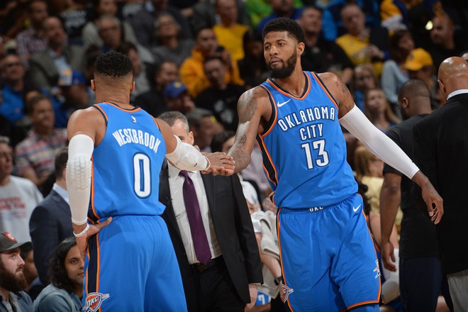 Cổ động vi&ecirc;n dọa giết huấn luyện vi&ecirc;n OKC Thunder v&igrave; để Paul George v&agrave; Russell Westbrook ra đi - Ảnh 1.