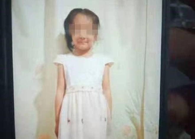 Bé gái mất tích được tìm thấy trong tình trạng đã chết tại nhà hoang và kẻ thủ ác lại chính là anh họ chỉ mới 12 tuổi - Ảnh 2.