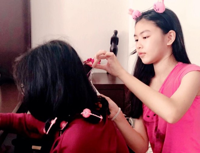 Con gái lớn MC Quyền Linh sớm bộc lộ tố chất beauty blogger với khả năng làm tóc điệu nghệ - Ảnh 2.