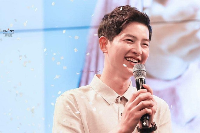 Ơn giời, Song Hye Kyo cuối cùng đã lộ diện: Âm thầm xem ảnh chồng Song Joong Ki khi cả thế giới đồn ngoại tình - Ảnh 3.