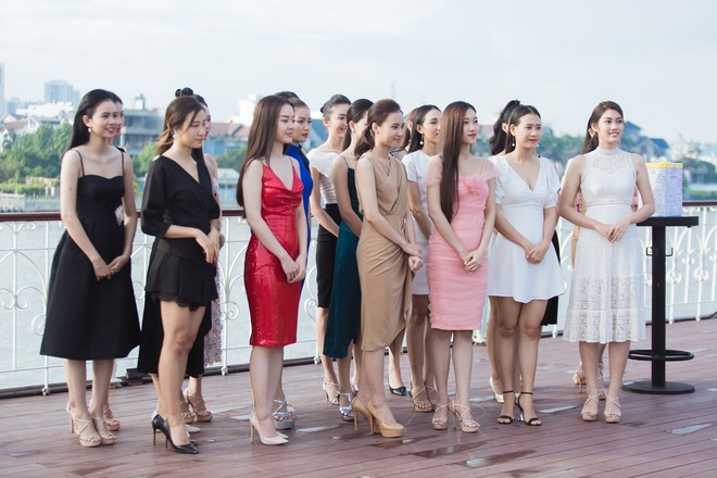 Từ cô Hoa hậu bị hoài nghi, Tiểu Vy hôm nay đứng trước Top thí sinh Miss World đầy bản lĩnh và thần thái - Ảnh 4.