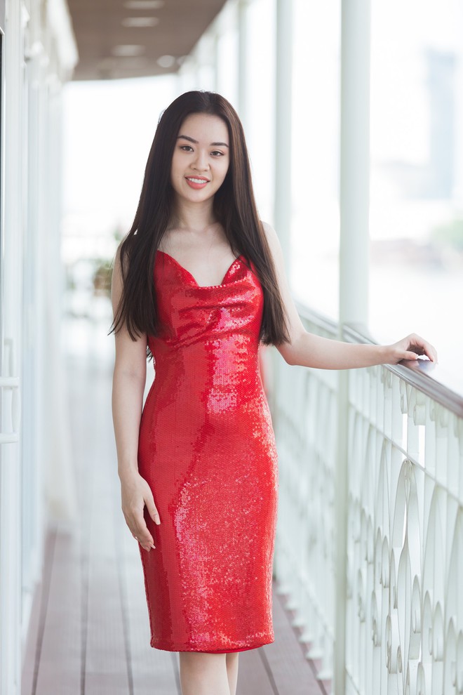 Từ cô Hoa hậu bị hoài nghi, Tiểu Vy hôm nay đứng trước Top thí sinh Miss World đầy bản lĩnh và thần thái - Ảnh 9.