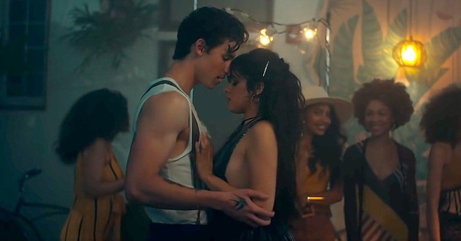 Billboard Hot 100 tuần này: Taylor Swift rơi khỏi top 10 chỉ trong 1 tuần, Shawn Mendes và Camila Cabello hợp sức vẫn không thắng nổi Old Town Road. - Ảnh 2.