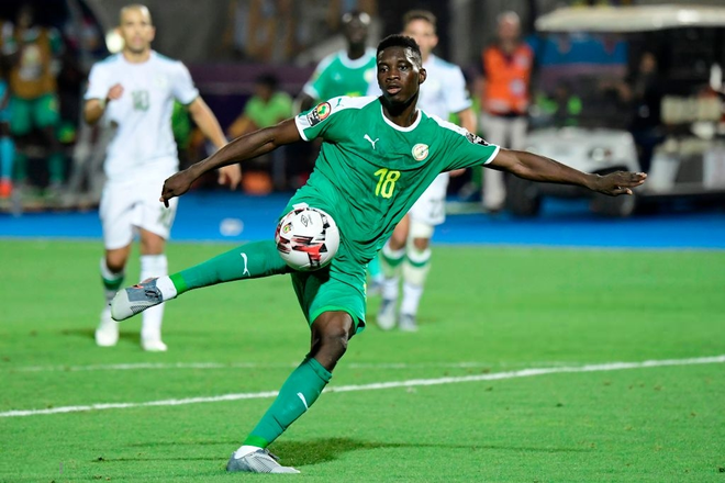 M&aacute;u đổ, th&oacute;t tim v&igrave; VAR, tuyển Algeria l&ecirc;n ng&ocirc;i v&ocirc; địch ch&acirc;u Phi sau gần 3 thập kỷ chờ đợi - Ảnh 4.