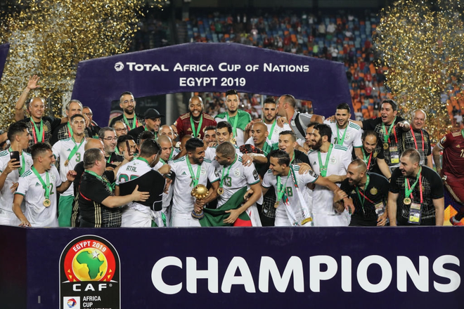 Máu đổ, thót tim vì VAR, tuyển Algeria lên ngôi vô địch châu Phi sau gần 3 thập kỷ chờ đợi - Ảnh 2.