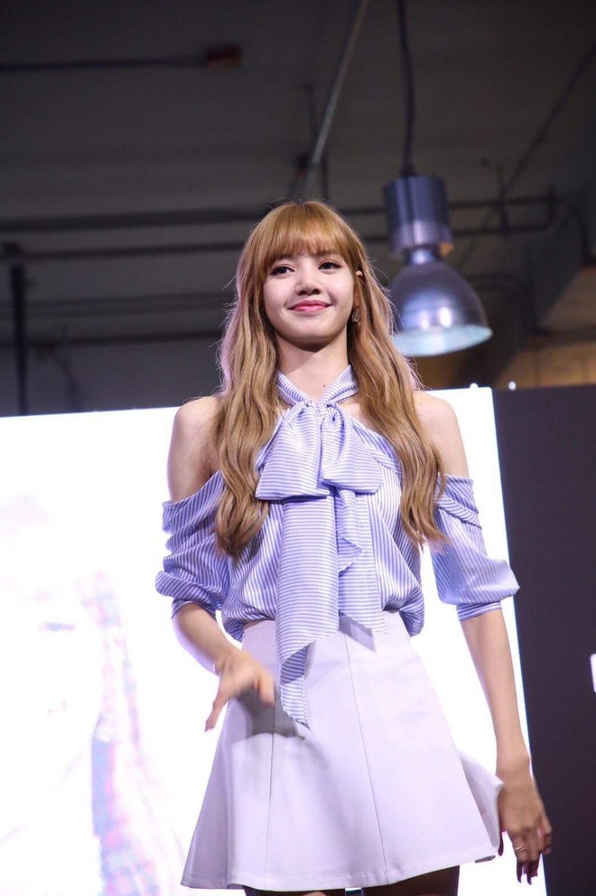 Lisa (Black Pink) diện váy vóc bánh bèo điệu đà: Nghe tưởng vô lý nhưng hóa ra lại rất hợp lý! - Ảnh 8.