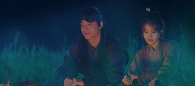 Lee Jun Ki hóa linh mục trừ tà nhiệt huyết, khiên IU nổi cơn tanh bành trong tập 3 Hotel Del Luna - Ảnh 6.