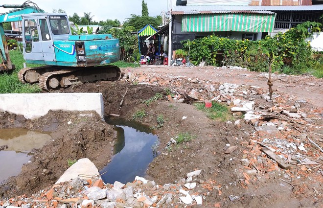 Vụ 2 ch&aacute;u b&eacute; bị điện giật chết ở S&agrave;i G&ograve;n: C&ocirc;ng tr&igrave;nh thi c&ocirc;ng cả năm nhưng kh&ocirc;ng c&oacute; r&agrave;o chắn, để rồi xảy ra sự việc thương t&acirc;m qu&aacute; - Ảnh 5.
