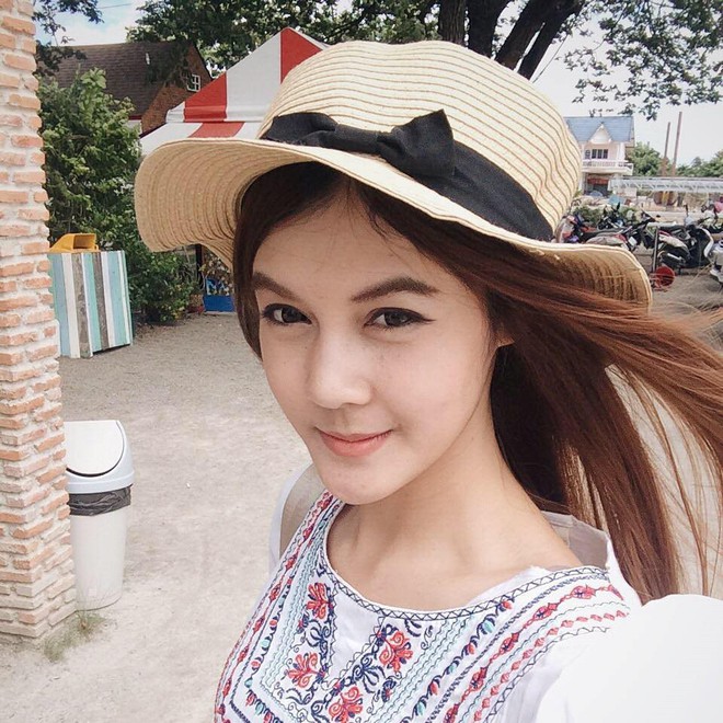 Ngắm vẻ đẹp tựa nữ thần tuyệt sắc của Frozenkiss: Nhất nữ cao thủ l&agrave;ng Li&ecirc;n Qu&acirc;n Mobile Th&aacute;i Lan - Ảnh 2.