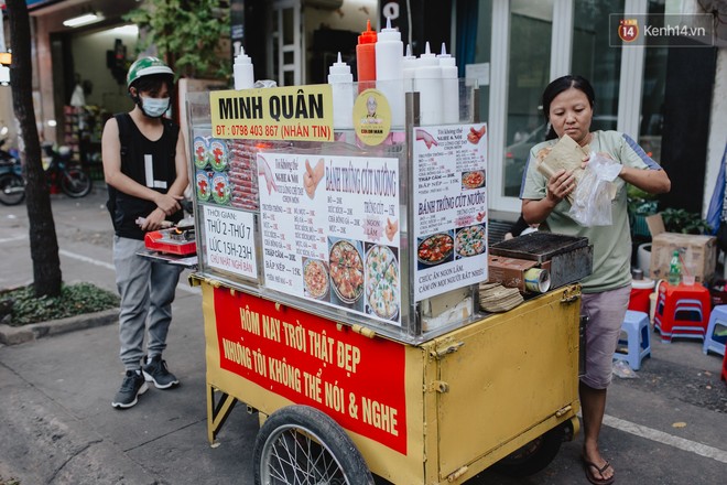 Hôm nay trời thật đẹp, nhưng tôi không thể nói và nghe - câu chuyện cảm động của hàng bánh tráng giữa lòng Sài Gòn - Ảnh 4.