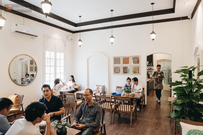 Ghé hai tiệm cafe cùng tông trắng xinh đang được check-in đông đảo nhất ở Hà Nội, mùa hè này đã có quán mới để dừng chân - Ảnh 26.