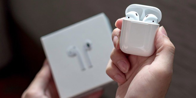 Lỡ tay làm rơi hộp AirPods xuống bãi biển, nhận lại cái kết kẻ lông mày nuột nà chỉ sau 1 nốt nhạc - Ảnh 2.