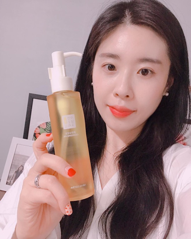 5 sản phẩm skincare bạn kh&ocirc;ng cần đầu tư nhiều tiền v&igrave; c&oacute; m&oacute;n gi&aacute; rẻ vẫn chất lượng, m&oacute;n khỏi cần mua cũng được - Ảnh 2.
