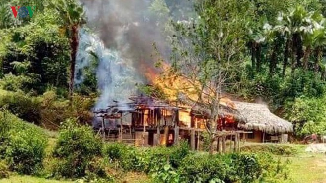 Chập điện gây cháy nhà, một hộ nghèo ở Yên Bái mất toàn bộ tài sản - Ảnh 1.