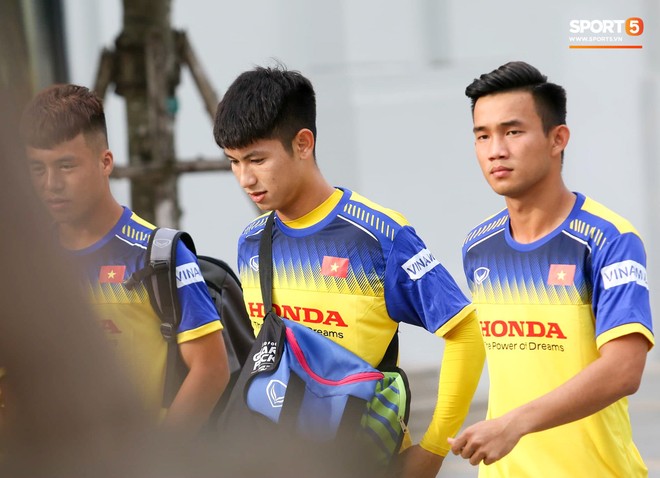 Tuyển thủ U23 Việt Nam than khó khi biết sẽ phải đá sân cỏ nhân tạo ở SEA Games 2019 - Ảnh 2.