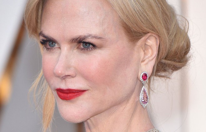 52 tuổi, Nicole Kidman vẫn là đại mỹ nhân Hollywood với làn da căng bóng, nhưng bí kíp chống lão hóa của cô lại rất đơn giản - Ảnh 1.
