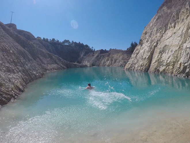 Sốc: Nhập viện hàng loạt sau khi bơi, hồ nước xanh lam nổi tiếng Tây Ban Nha này chính là hiểm họa với du khách - Ảnh 10.