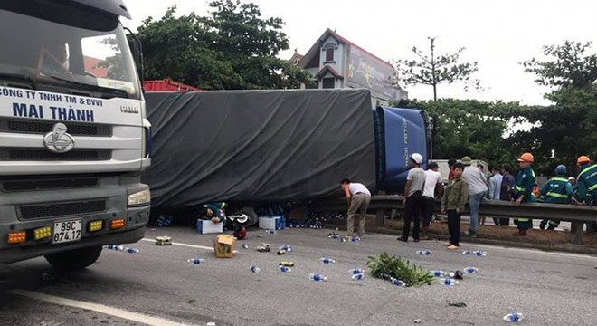 Chủ tịch Hội Nông dân xã tử vong trong vụ tai nạn kép khiến 6 người chết ở Hải Dương - Ảnh 1.