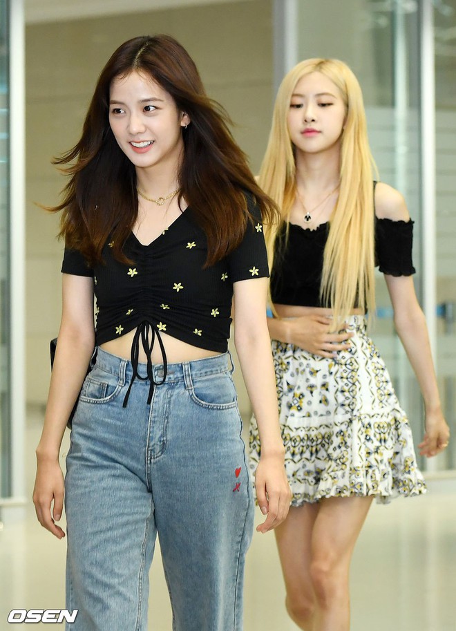 BLACKPINK vừa về Hàn đã gây sốt tại sân bay: Jennie đơn giản mà sexy, Rosé lấn át Jisoo nhưng vì tay chân gầy báo động - Ảnh 11.