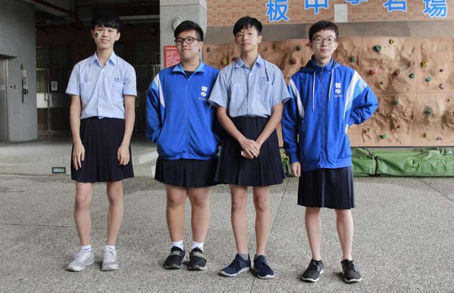 Trường trung học ở Đài Loan lần đầu tiên cho phép nam sinh mặc váy đi học  - Ảnh 2.