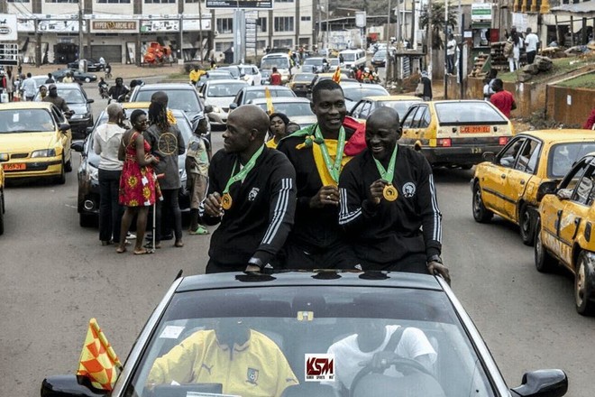 Chuyện chỉ có ở châu Phi: Sau khi bắt chính chung kết cúp châu lục, tổ trọng tài Cameroon hưởng đặc quyền không thể tin nổi ở quê nhà - Ảnh 3.