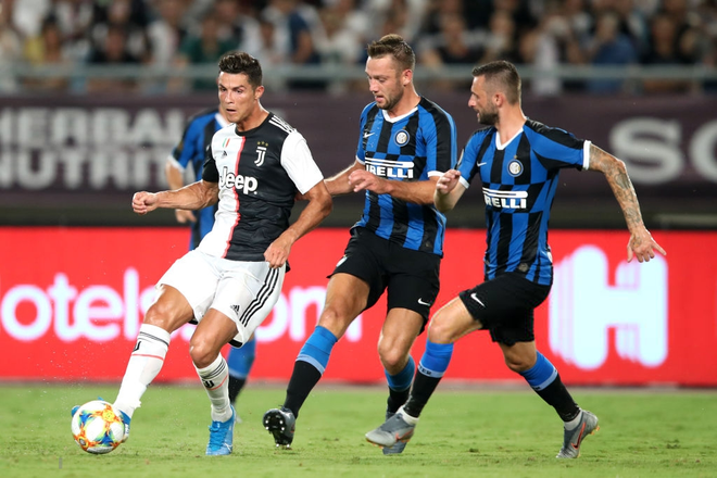 Ronaldo sút phạt thành bàn giải cứu đàn em De Ligt và Juventus - Ảnh 5.