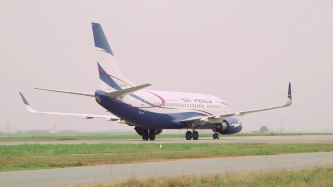 Nigeria: Máy bay Boeing 737 rơi bánh khi hạ cánh - Ảnh 1.
