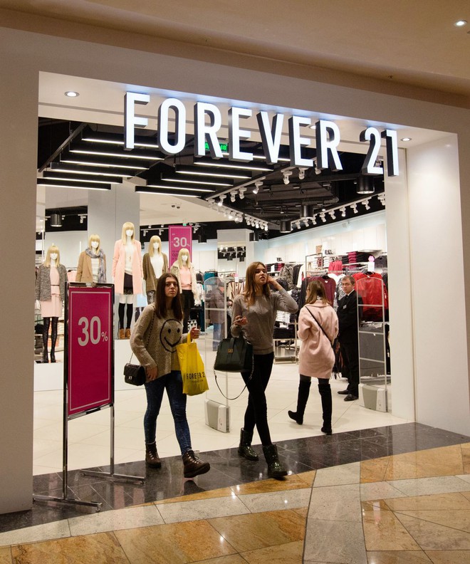 Cứ nghĩ là chu đáo nhưng hóa ra lại kém duyên: Forever 21 tặng kẹo ăn kiêng cho khách mua đồ big size và bị ăn gạch - Ảnh 1.