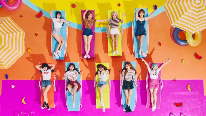 Đ&uacute;ng l&agrave; con cưng tại Nhật: TWICE đạt chứng nhận bạch kim chỉ sau 1 tuần comeback với Happy Happy - Ảnh 2.
