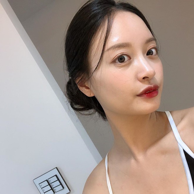 Mới 24 tuổi đ&atilde; chống l&atilde;o h&oacute;a rất kỹ, c&ocirc; n&agrave;ng n&agrave;y vẫn bị b&aacute;c sĩ da liễu chấn chỉnh từ bước cơ bản nhất - Ảnh 4.