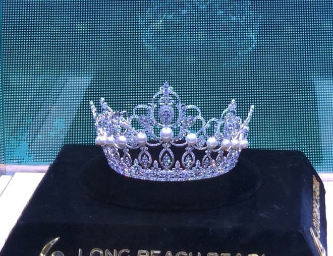 Họp b&aacute;o chung kết Miss World Việt Nam 2019: Mỹ Linh - Tiểu Vy rạng rỡ đọ sắc, c&ocirc;ng bố cận cảnh vương miện 3 tỷ đồng - Ảnh 1.