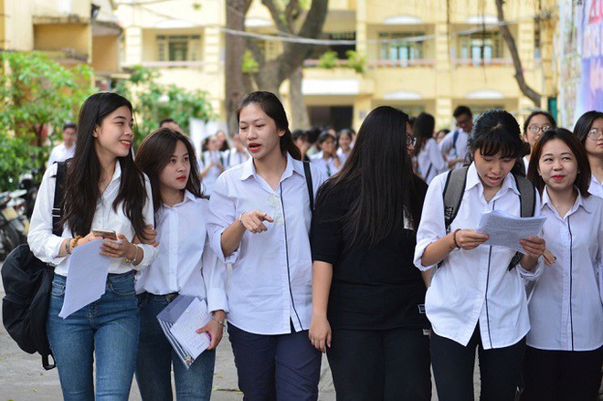 Đ&atilde; c&ocirc;ng bố điểm s&agrave;n 14, v&igrave; sao h&agrave;ng loạt trường đại học lại đồng loạt điều chỉnh tăng điểm? - Ảnh 1.