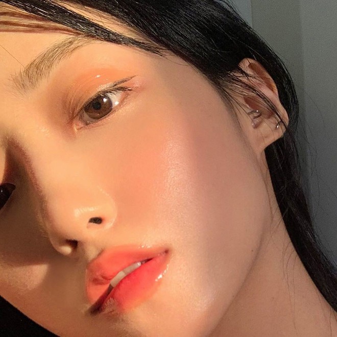 Makeup bóng mướt để chụp selfie ảo như các beauty blogger chẳng hề khó nếu bạn nắm được 5 bí kíp đơn giản - Ảnh 4.