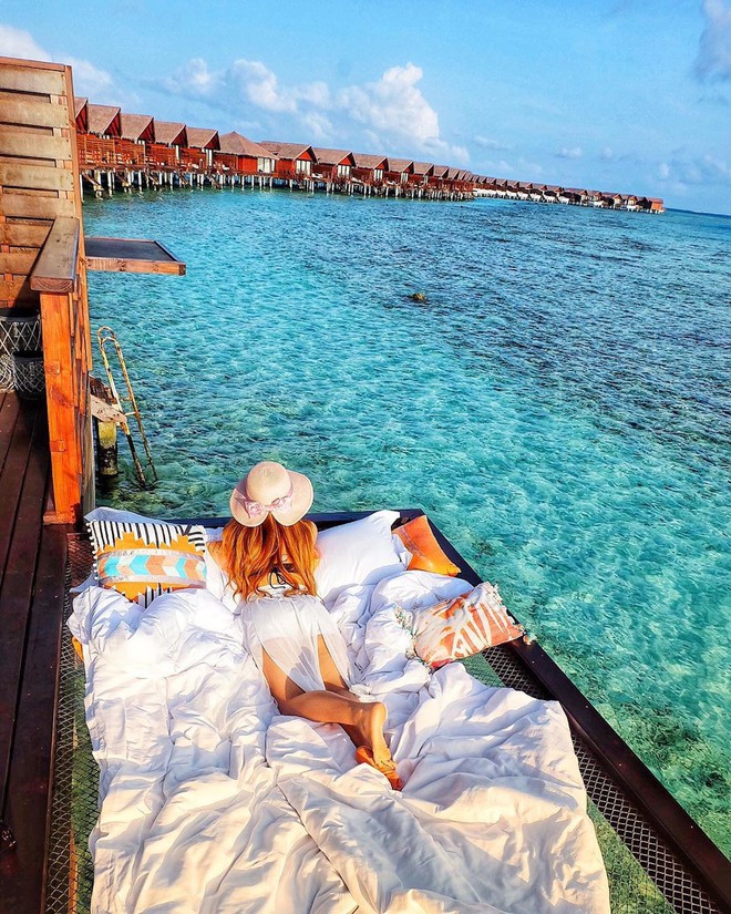 Góc ngược đời: Ngày xưa thì tranh nhau ở resort 5 sao nhưng giờ ai đi Maldives cũng đòi... ra giữa biển ngủ!  - Ảnh 4.