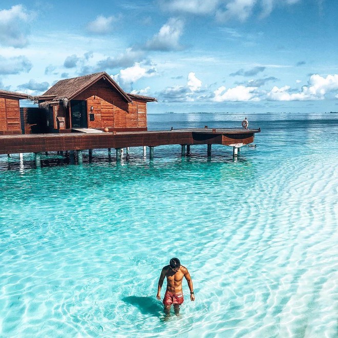 Góc ngược đời: Ngày xưa thì tranh nhau ở resort 5 sao nhưng giờ ai đi Maldives cũng đòi... ra giữa biển ngủ!  - Ảnh 2.