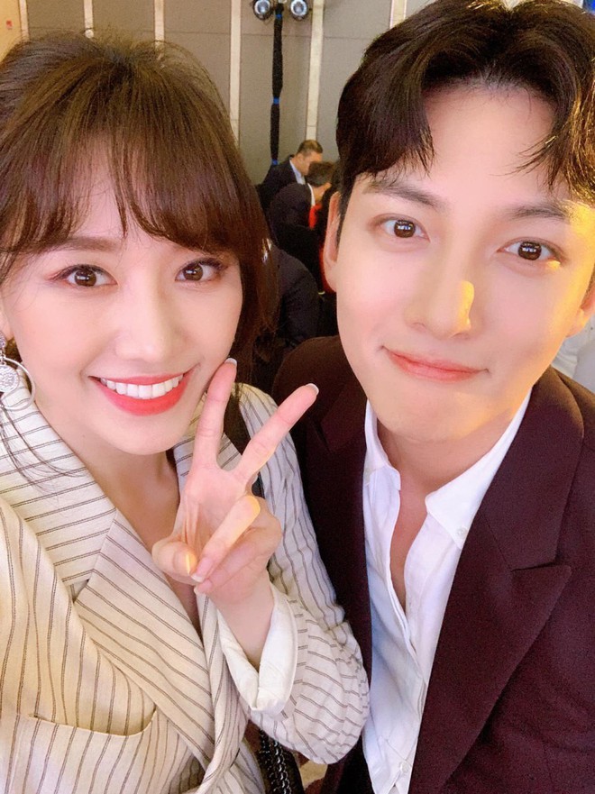 Hari Won đăng ảnh selfie cận mặt Ji Chang Wook, vẻ đẹp cực phẩm của nam tài tử xứ kim chi được phô diễn trọn vẹn - Ảnh 2.