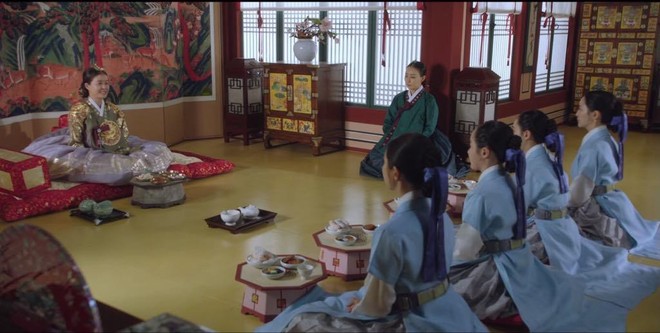 Tân Binh Học Sử Goo Hae Ryung: Bị bắt làm osin, Shin Se Kyung điên máu đáp thẳng cây chổi vào mặt Cha Eun Woo - Ảnh 2.