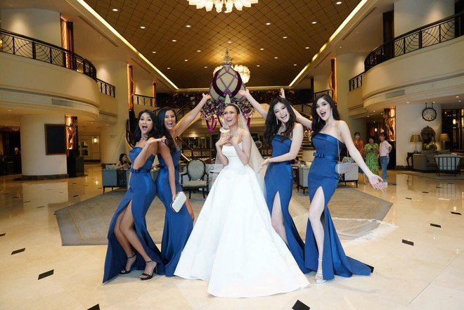 HHen Niê ăn diện quyến rũ, cùng dàn mỹ nhân Miss Universe làm phù dâu trong đám cưới Hoa hậu Thái Lan - Ảnh 4.